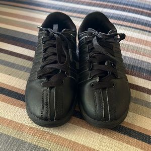 K-SWISS Classic Black 53643-131 M Low Boys Girls Athletic Shoe Size 1